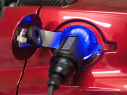 Je auto opladen via straatlantaarns