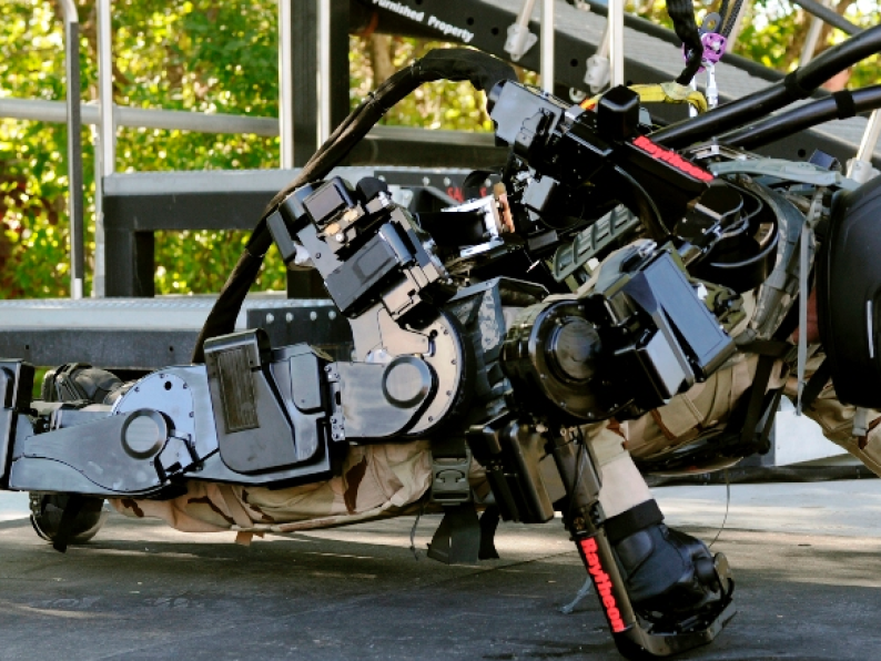 Exoskeleton gives workers super power
