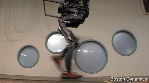 Eerste robot met 'menselijke' manier van lopen