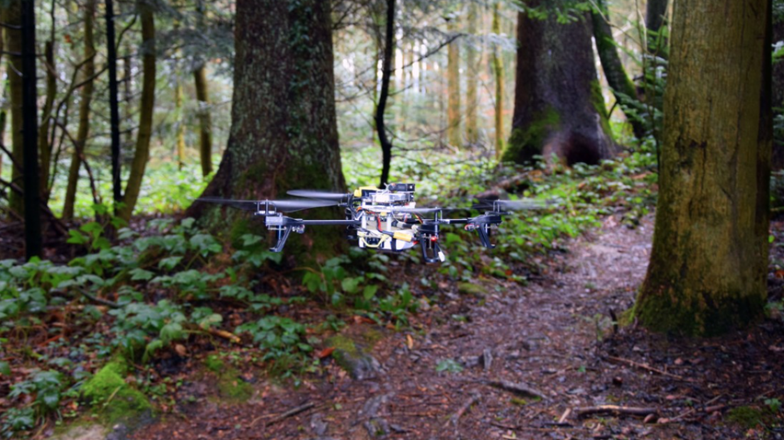 Drone zoekt vermiste personen